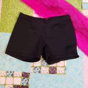 Athleta Women Mid Rise Black Shorts Size M